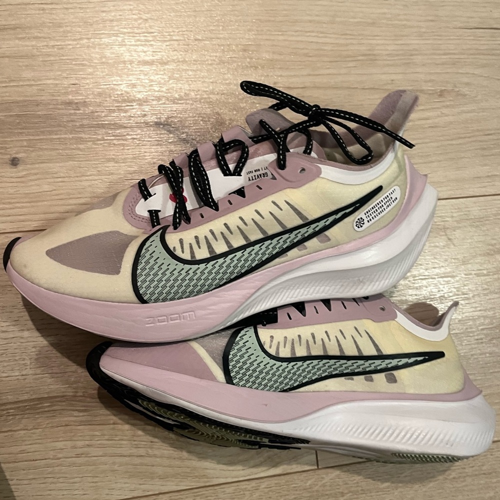 NIKE Zoom Gravity